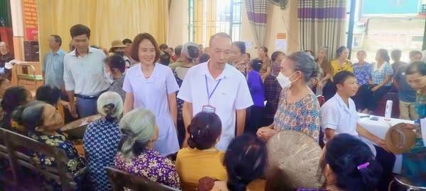 UBND XÃ HỒNG CHÂU QUAN TÂM, CHĂM LO SỨC KHỎE NGƯỜI CAO TUỔI