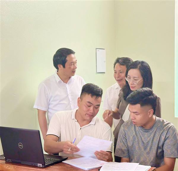 LÃNH ĐẠO SỞ TÀI CHÍNH THÀNH PHỐ HẢI PHÒNG LÀM VIỆC VÀ KIỂM TRA MỘT SỐ NỘI DUNG TẠI XÃ HỒNG CHÂU.