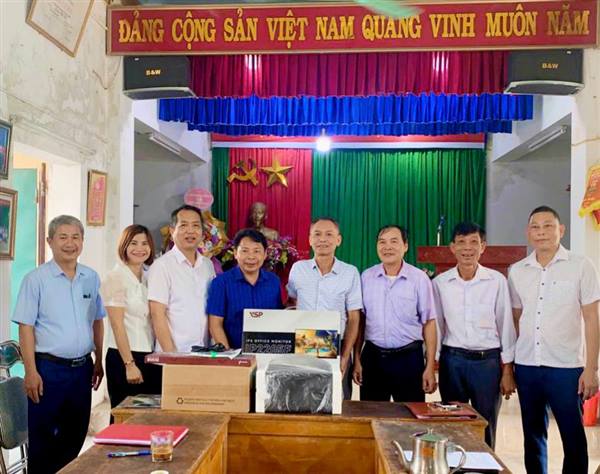 ĐẢNG ỦY XÃ HỒNG CHÂU TRANG BỊ MÁY TÍNH PHỤC VỤ CÔNG TÁC CHO CÁC CHI BỘ, THÔN
