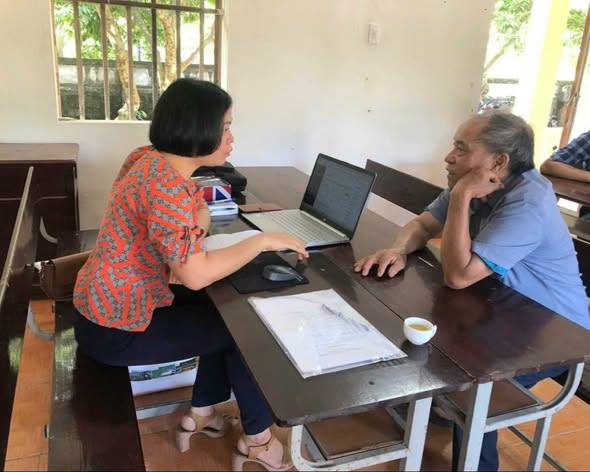 Trung tâm phục vụ hành chính công xã Hồng Châu tổ chức hỗ trợ lưu động, đưa dịch vụ hành chính đến gần Nhân dân