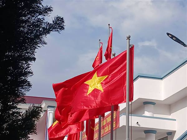 Hồng Châu rực rỡ cờ đỏ sao vàng chào mừng kỷ niệm 81 năm Cách mạng tháng 8 (19/8/1945 - 19/8/2026) và Quốc khánh nước CHXHCN Việt Nam (02/9/1945 - 02/9/2026)