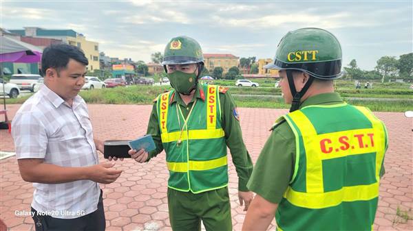 Hồng Châu tăng cường kiểm tra, kiên quyết xử lý vi phạm trật tự an toàn giao thông dịp Quốc Khánh