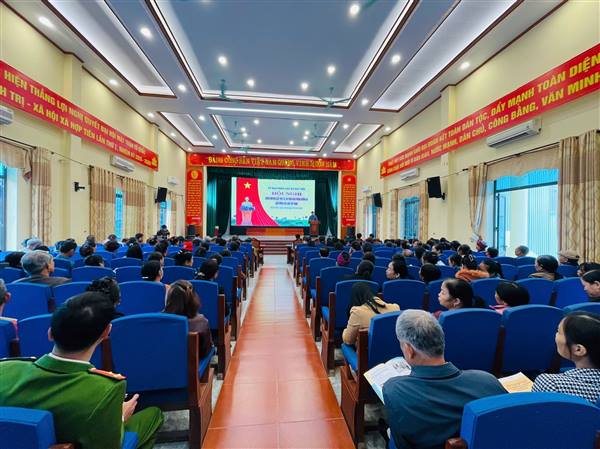 UBND XÃ HỢP TIẾN TỔ CHỨC HỘI NGHỊ TUYÊN TRUYỀN PHÁP LUẬT VỀ GIAO THÔNG, XÂY DỰNG VÀ QUẢN LÝ ĐẤT ĐAI 