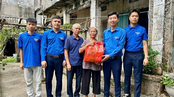 Nhân Kỷ niệm 78 năm Ngày Thương binh - Liệt sĩ (27/7/1947 – 27/7/2025)
Tuổi trẻ xã Hợp Tiến tổ chức nhiều hoạt động đền ơn đáp nghĩa
