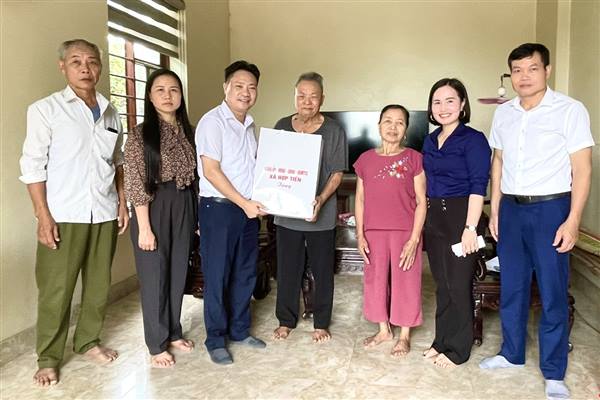 Cấp uỷ Đảng, chính quyền xã Hợp Tiến quan tâm, chăm lo công tác 
đền ơn đáp nghĩa
