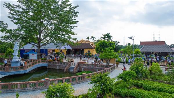 Chùa Tường Quang Động xã Hợp Tiến tổ chức tổng kết - triển lãm tranh lớp học vẽ phật pháp. Chủ đề “ Sắc màu từ bi – Sáng tạo trong ánh sáng Phật pháp”