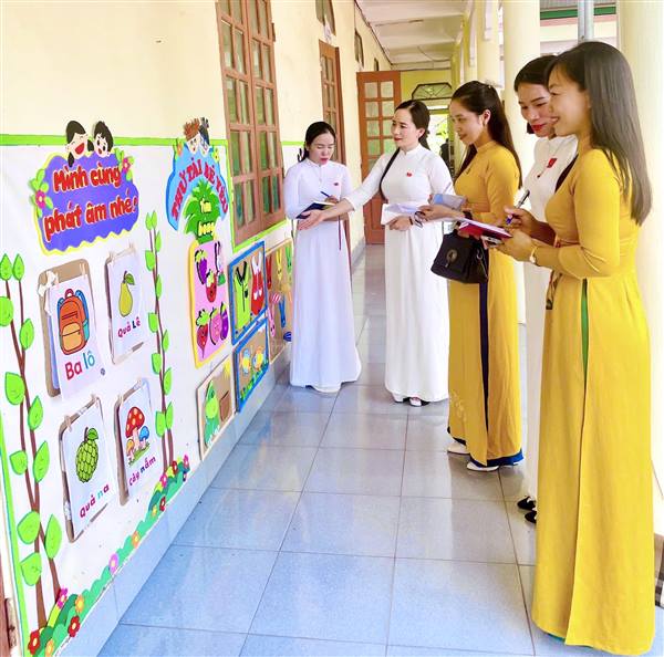 Trường Mầm non Nam Hưng tổ chức Hội thi làm đồ dùng, đồ chơi, trang trí nhóm lớp năm học 2025 - 2026