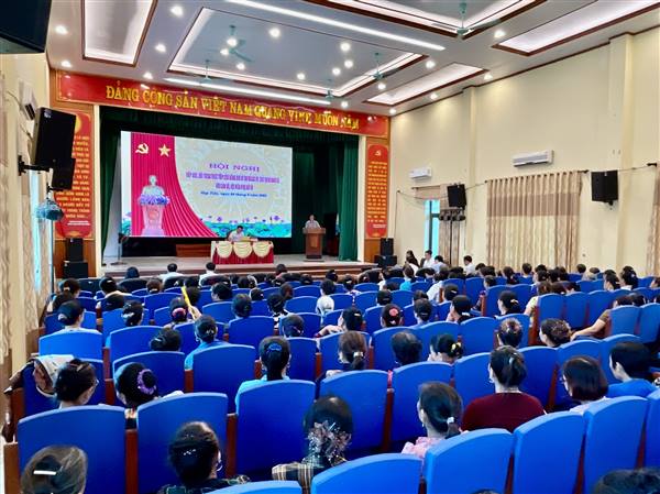 Xã Hợp Tiến tổ chức Hội nghị tiếp xúc đối thoại giữa đồng chí Bí thư Đảng ủy, Chủ tịch HĐND xã với cán bộ, hội viên hội phụ nữ xã