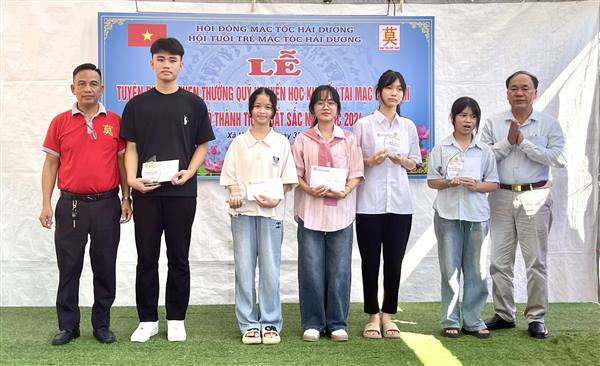 Tuổi trẻ Mạc tộc thành phố Hải Phòng tuyên dương khen thưởng các cháu có thành tích trong học tập năm học 2024-2025