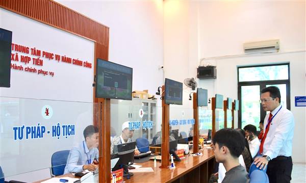 Hợp Tiến tăng cường liên thông thủ tục hành chính, tạo thuận lợi cho người dân