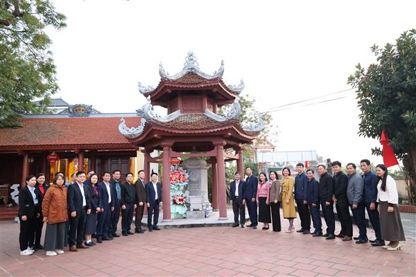 Xã Hợp Tiến tổ chức Lễ dâng hoa, dâng hương kỷ niệm 96 năm Ngày thành lập Đảng Cộng sản Việt Nam