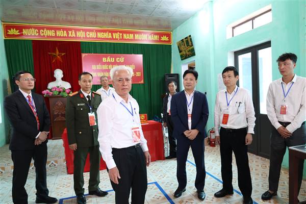 Đoàn giám sát số 2 thành phố Hải Phòng giám sát công tác bầu cử tại xã Hợp Tiến