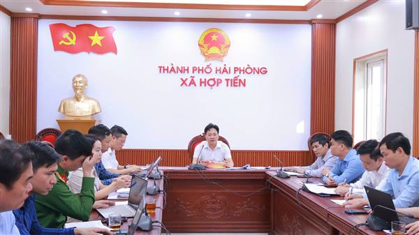 Ủy ban bầu cử xã Hợp Tiến họp triển khai một số nội dung sau ngày bầu cử