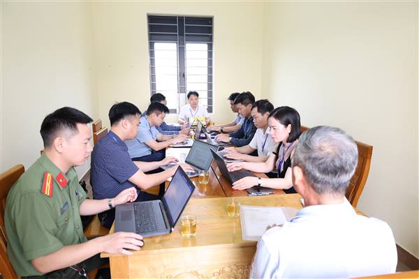 ĐỒNG CHÍ BÍ THƯ ĐẢNG ỦY XÃ TIẾP CÔNG DÂN ĐỊNH KỲ THÁNG 4 NĂM 2026