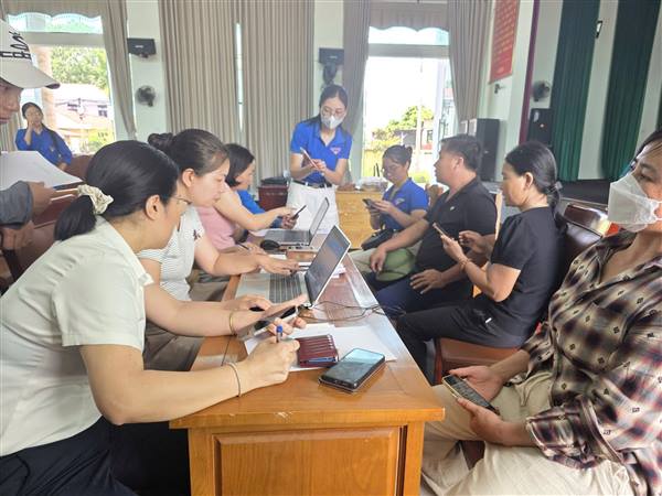 Hợp Tiến hướng dẫn người dân nộp thuế sử dụng đất phi nông nghiệp qua ứng dụng eTax Mobile