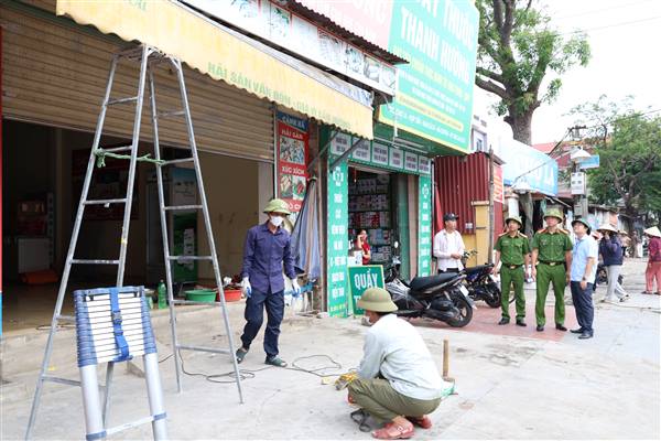 Xã Hợp Tiến quyết tâm xây dựng đường thông, hè thoáng, giao thông an toàn