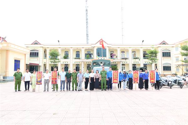 XÃ HỢP TIẾN THAM DỰ LỄ RA QUÂN “CHIẾN DỊCH MÙA HÈ SỐ VNeID, HƯỚNG DẪN CÔNG DÂN SỐ, ĐỒNG HÀNH CÙNG NHÂN DÂN THỰC HIỆN ĐỀ ÁN 06” 