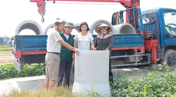 Hội Nông dân xã Hợp Tiến triển khai mô hình “Cánh đồng không rác thải” 
