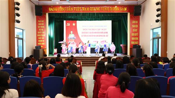 Xã Hợp Tiến gặp mặt đội ngũ cán bộ, giáo viên, nhân viên các nhà trường nhân dịp khai giảng năm học 2026 - 2027 