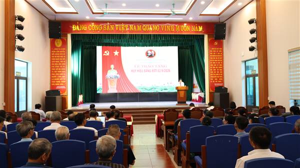 Đảng bộ xã Hợp Tiến trao tặng Huy hiệu Đảng đợt 2/9 cho 70 đảng viên