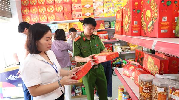 Xã Hợp Tiến kiểm tra an toàn thực phẩm dịp Tết Trung thu năm 2026