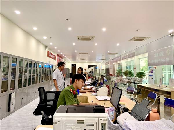 Phường Hưng Đạo tiếp nhận hồ sơ trên môi trường điện tử, không thu hồ sơ giấy đối với 25 dịch vụ công trực tuyến toàn trình