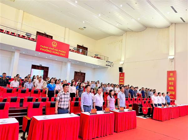 Phường Hưng Đạo tổ chức Lễ chào cờ và sinh hoạt dưới cờ tháng 10 năm 2025
