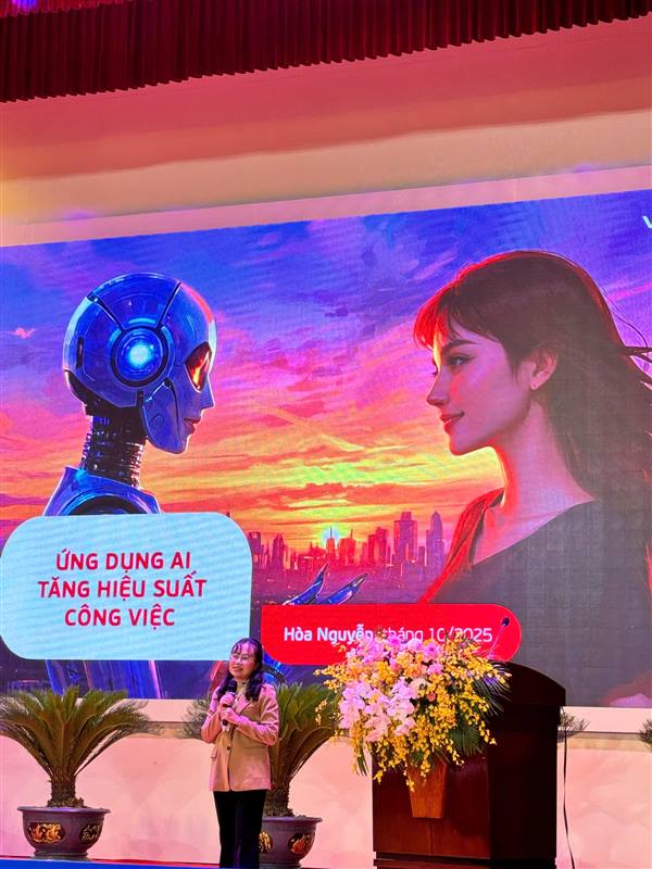Phường Hưng Đạo tổ chức tập huấn ứng dụng trí tuệ nhân tạo (AI) trong lãnh đạo, quản lý, điều hành - hưởng ứng Ngày Chuyển đổi số quốc gia 10/10
