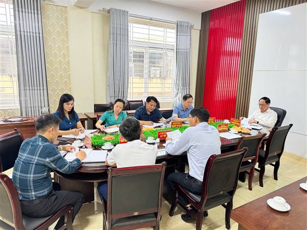 Ban chấp hành Đảng bộ Uỷ ban nhân dân phường tổ chức họp thường kỳ tháng 10/2025.