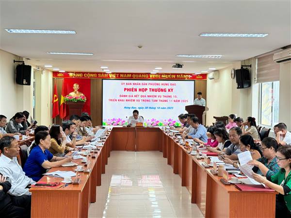 Phiên họp thường kỳ của UBND phường đánh giá kết quả nhiệm vụ tháng 10, triển khai nhiệm vụ trọng tâm tháng 11/2025