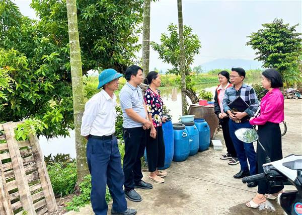 HỘI NÔNG DÂN PHƯỜNG HƯNG ĐẠO GIÁM SÁT VIỆC PHÂN LOẠI RÁC THẢI VÀ BẢO VỆ MÔI TRƯỜNG TRONG CHĂN NUÔI QUY MÔ NHỎ