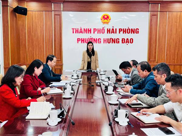 THƯỜNG TRỰC ĐẢNG ỦY PHƯỜNG HƯNG ĐẠO GIAO BAN VỚI CÁC CƠ QUAN THAM MƯU GIÚP VIỆC ĐẢNG ỦY, TRUNG TÂM CHÍNH TRỊ PHƯỜNG