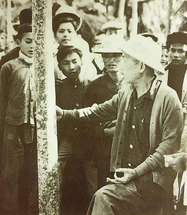 HÀNH TRÌNH THEO CHÂN BÁC HỒ