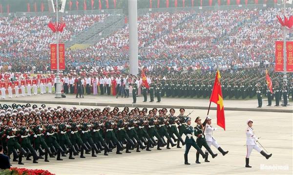 QUÂN ĐỘI NHÂN DÂN VỮNG BƯỚC DƯỚI CỜ ĐẢNG QUANG VINH

