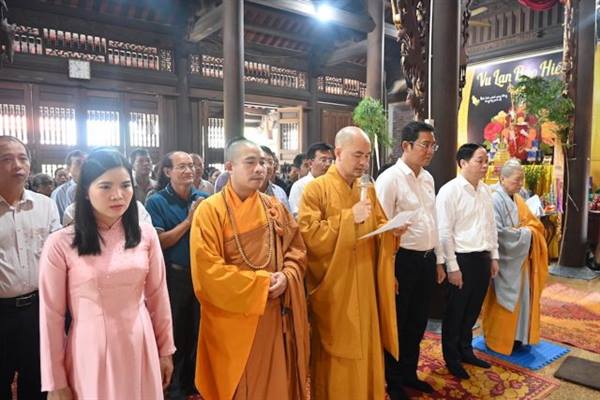 Phật giáo phường Hưng Đạo cầu siêu, tưởng niệm anh linh các Anh hùng liệt sĩ tại chùa Quảng Luận 