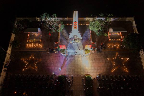  Lễ dâng hương, thắp nến tri ân các Anh hùng Liệt sĩ  nhân kỷ niệm 78 năm ngày Thương binh Liệt sĩ (27/7/1947 - 27/7/2025)