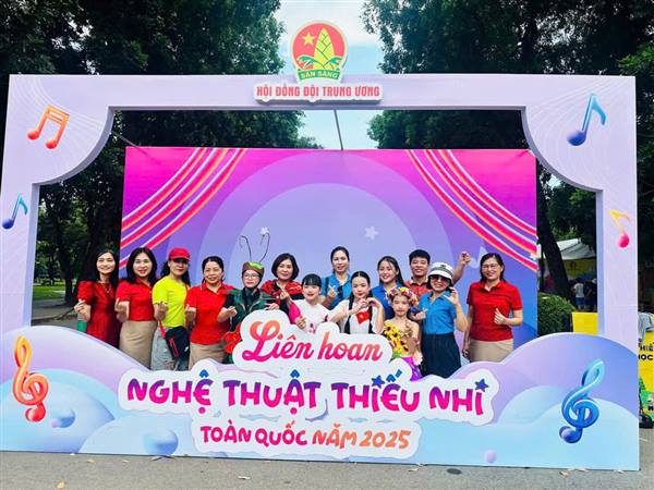 ĐOÀN PHƯỜNG HƯNG ĐẠO BIỂU DƯƠNG HỌC SINH CÓ THÀNH TÍCH XUẤT SẮC THAM GIA SÂN CHƠI “THIẾU NHI VIỆT NAM VƯƠN RA THẾ GIỚI