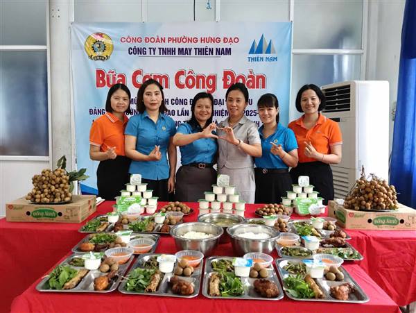 Công đoàn Phường phối hợp với BGĐ, BCH CĐ Công ty TNHH May Thiên Nam tổ chức chương trình “Bữa cơm Công đoàn” do Tổng Liên đoàn Lao động Việt Nam phát động