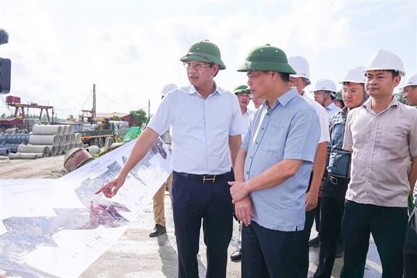  Chủ tịch UBND thành phố Lê Ngọc Châu thực địa kiểm tra tình hình thực hiện các Dự án giao thông trọng điểm trên địa bàn thành phố, gồm: Dự án đầu tư xây dựng đường Vành đai 2, đoạn tuyến Tân Vũ – Hưng Đạo – đường Bùi Viện và Dự án đầu tư xây dựng cầu Nguyễn Trãi.