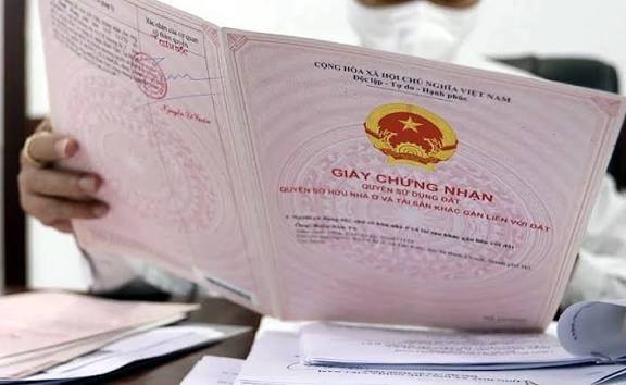 Công an phường Hưng Đạo trân trọng thông báo tới toàn thể nhân dân trên địa bàn phường về việc cung cấp thông tin Giấy chứng nhận quyền sử dụng đất, quyền sở hữu nhà ở và tài sản gắn liền với đất, Căn cước công dân/thẻ Căn cước của các hộ dân để thực hiện "Chiến dịch 90 ngày xây dựng, hoàn thiện cơ sở dữ liệu về đất đai" trên địa bàn phường.