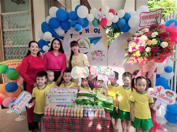 HỘI LHPN PHƯỜNG HƯNG ĐẠO THĂM TẶNG QUÀ CHI HỘI PHỤ NỮ NHÓM TRẺ ĐỘC LẬP TƯ THỤC NHÂN DỊP NĂM HỌC MỚI