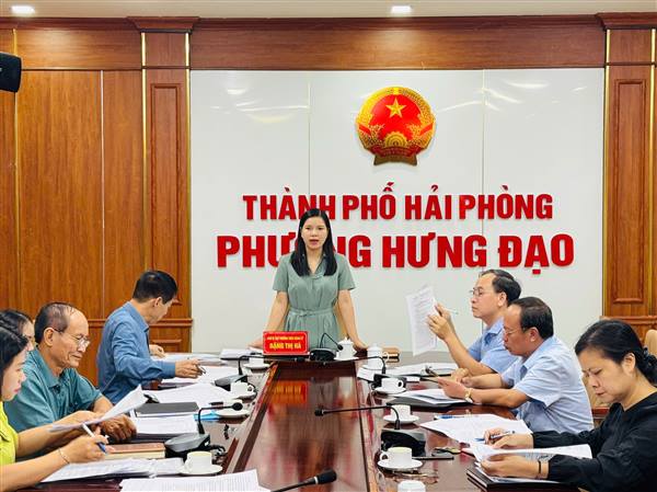 Đồng chí Phó Bí thư Thường trực Đảng ủy làm việc với Ủy ban Mặt trận Tổ quốc Việt Nam phường về công tác tuyên truyền vận động thực hiện giải phóng mặt bằng phục vụ Dự án đầu tư xây dựng đường Vành đai 2 đoạn qua địa bàn phường và công tác tổ chức Đại hội Mặt trận Tổ quốc và các tổ chức chính trị - xã hội phường