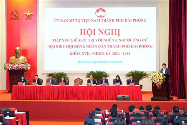 Các ứng cử viên đại biểu HĐND thành phố khoá XVII, nhiệm kỳ 2026-2031 tiếp xúc cử tri tại Đơn vị bầu cử số 9