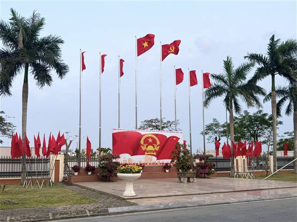PHƯỜNG HƯNG ĐẠO RỰC RỠ SẮC CỜ HOA, SẴN SÀNG CHO NGÀY HỘI NON SÔNG