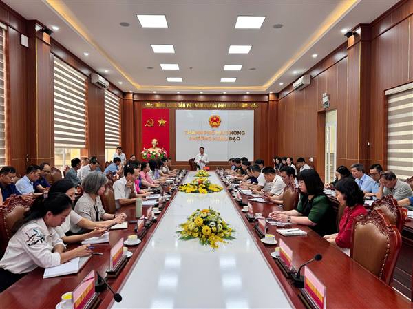 UBND phường tổ chức phiên họp thường kỳ đánh giá kết quả thực hiện nhiệm vụ tháng 3 và quý I, triển khai nhiệm vụ trọng tâm quý II năm 2026.