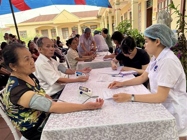 Trạm y tế phường Hưng Đạo kết hợp với Viện chiến lược và chính sách Y tế thực hiện “Triển khai các hoạt động của nghiên cứu Đương đầu với Tăng huyết áp ở khu vực thành thị Việt Nam”