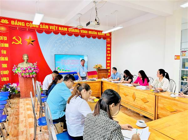 ĐOÀN GIÁM SÁT HĐND PHƯỜNG HƯNG ĐẠO KIỂM TRA CÔNG TÁC ĐẢM BẢO AN TOÀN THỰC PHẨM TẠI CÁC TRƯỜNG MẦM NON