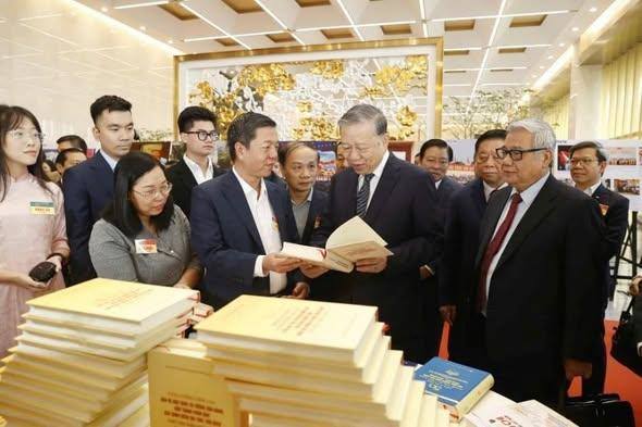 BẢO VỆ NỀN TẢNG TƯ TƯỞNG CỦA ĐẢNG TRONG KỶ NGUYÊN MỚI BẢO VỆ NỀN TẢNG TƯ TƯỞNG CỦA ĐẢNG BẮT ĐẦU TỪ CHI BỘ

