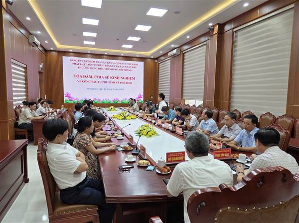TỔ CHỨC THÀNH CÔNG TỌA ĐÀM CHIA SẺ KINH NGHIỆM VỀ CÔNG TÁC TỰ PHÊ BÌNH VÀ PHÊ BÌNH TRONG ĐẢNG