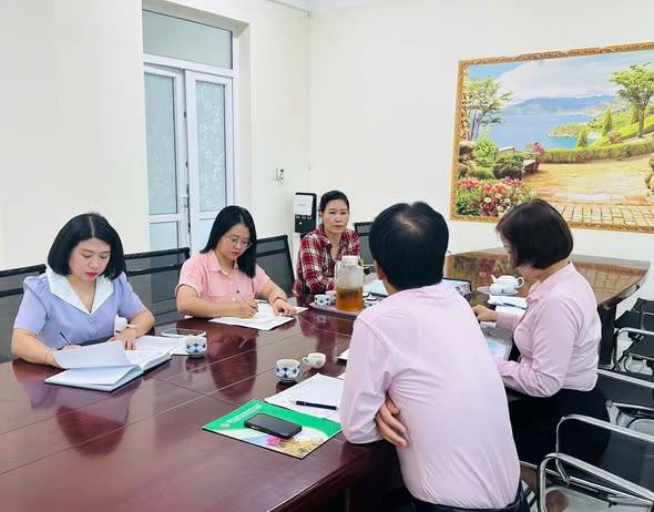 HỘI NÔNG DÂN PHƯỜNG HƯNG ĐẠO TIẾP ĐOÀN KIỂM TRA VỀ HOẠT ĐỘNG TÍN DỤNG CHÍNH SÁCH XÃ HỘI